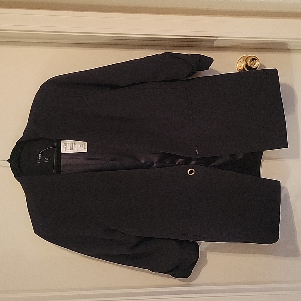 Torrid 3/4 ruched sleeve blazer